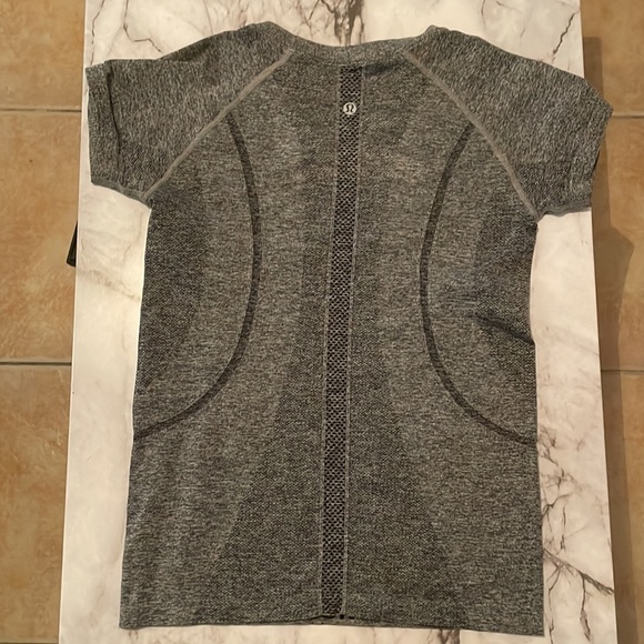 Lululemon Swiftly Tech shirt - Picture 2 of 2